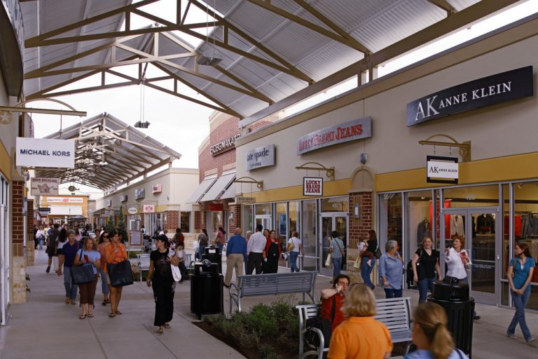 4 Useful Tips for Outlets Malls Shopping PrzeSpider