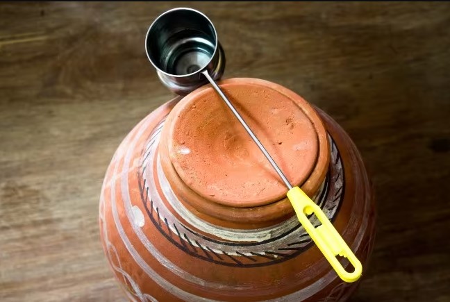 Some Amazing Health Benefits of drinking water from an earthen pot